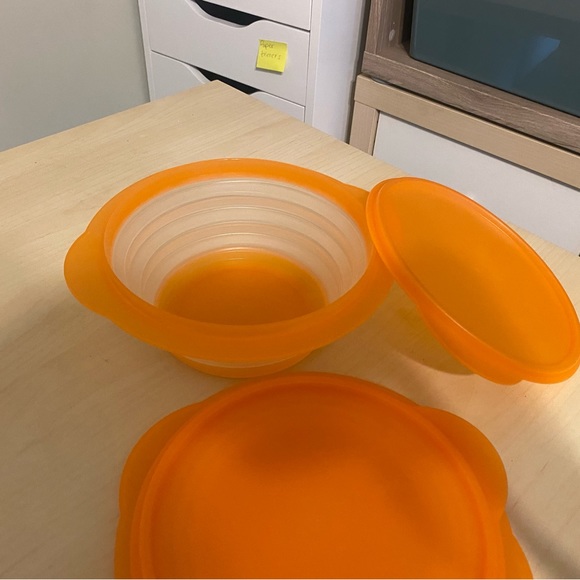 Tupperware expandable bowl - Picture 3 of 3